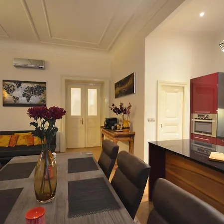 Apartment Fuer 3 Personen Und 2 In Prag